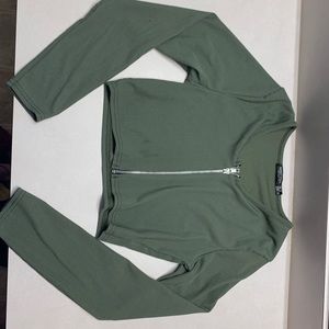 Long sleeve army green zip up crop top